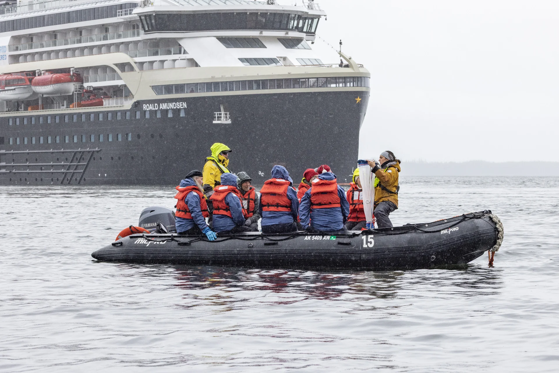 Alaska expedition through Kelp Bay
