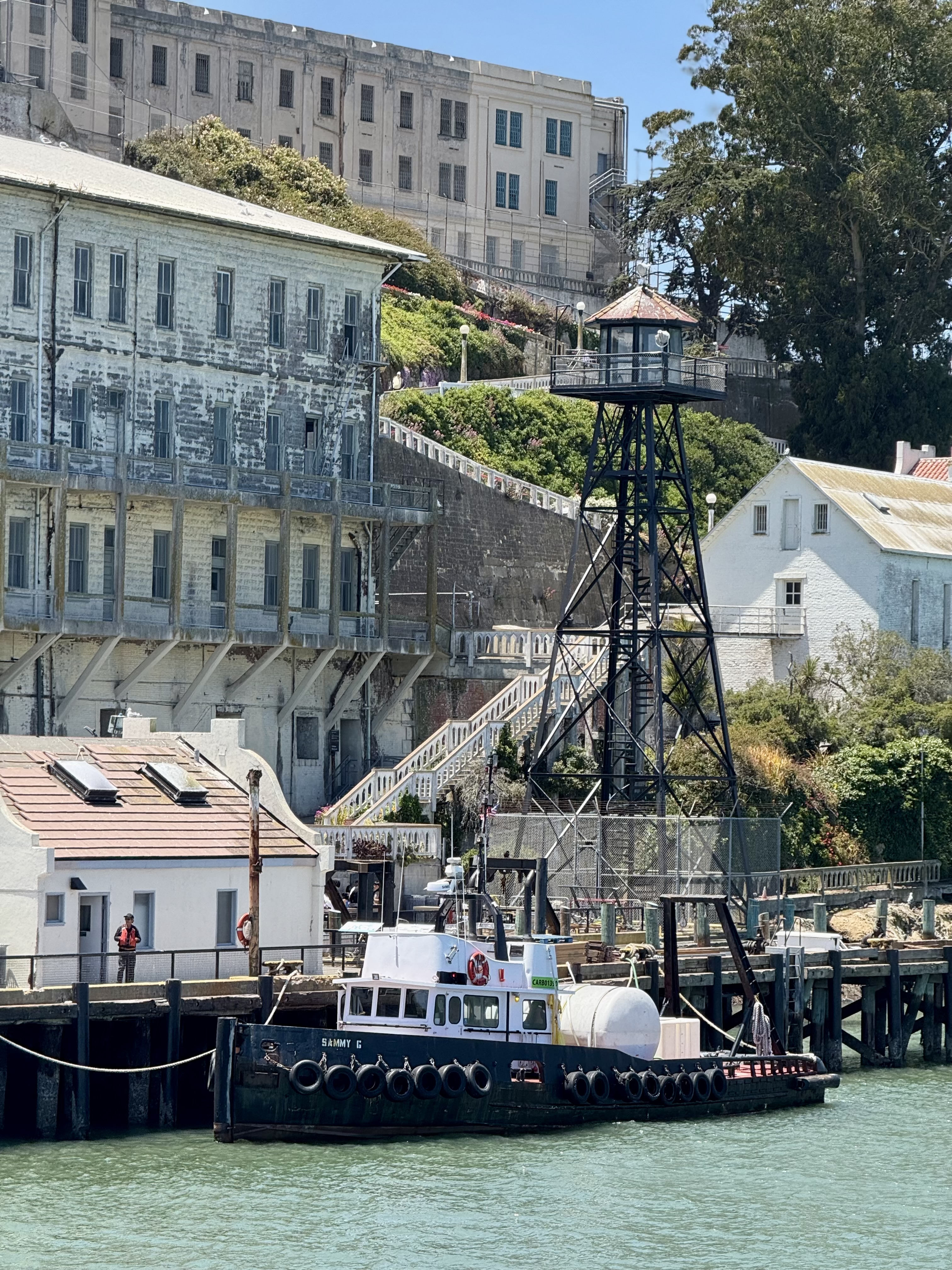 Alcatraz logistics - vessel Sammy G at dock
